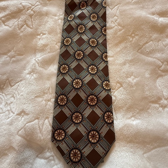 Longchamp Paris Silk Tie – Nautical Wheel Print in Brown & Gold - Picture 6 of 8